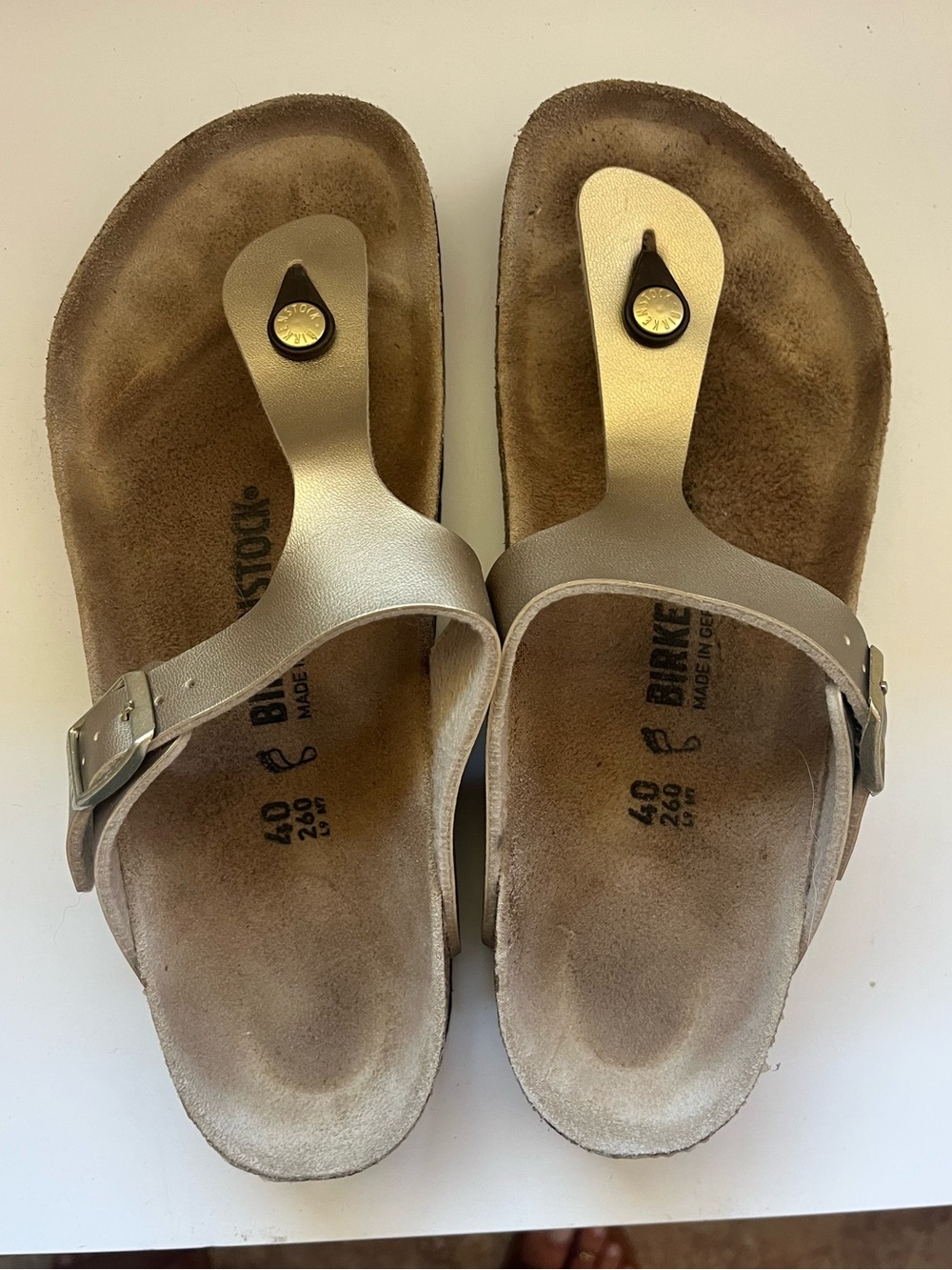 Birkenstock Gizeh Women's Sandals in Metallic Gold